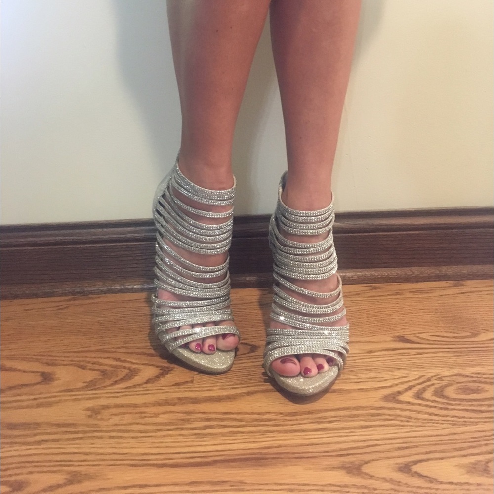 INC International Concepts 9.5 silver heels